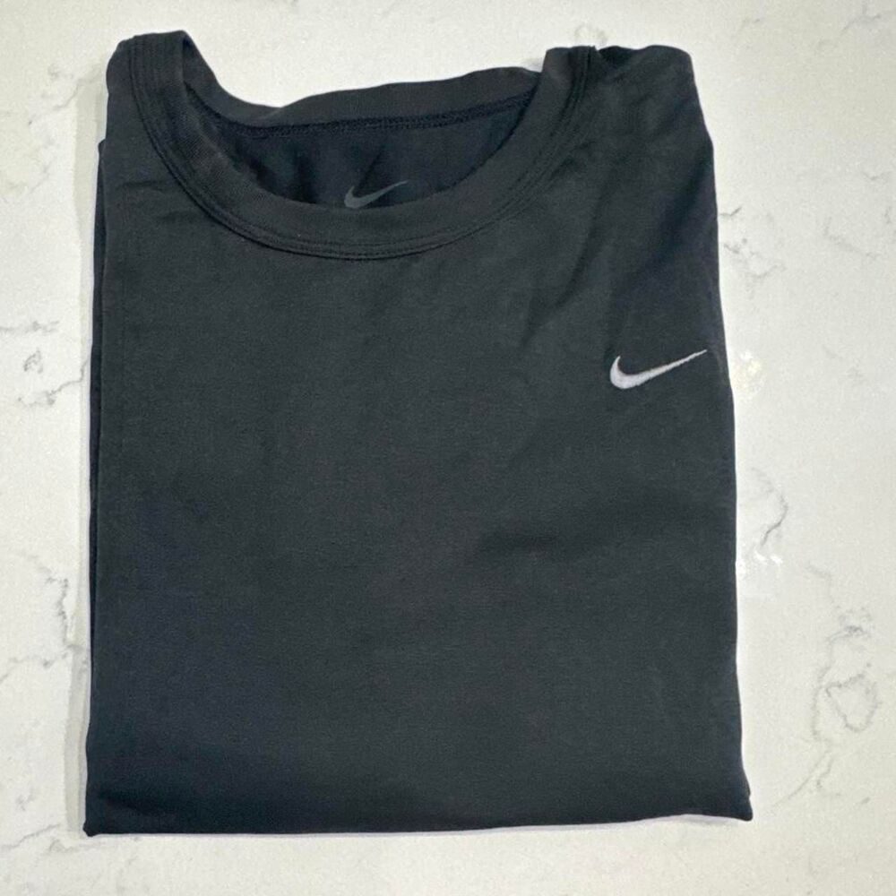 Nike Men's Black and Grey T-shirt